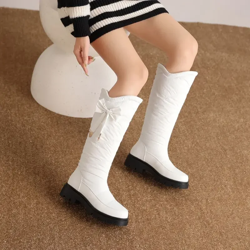 الشتاء أحذية الثلوج جولة تو كعب سميك 5 سنتيمتر الانزلاق على Bowknot مقاوم للماء أفخم الدافئة الركبة عالية بوتا حجم كبير 43 44