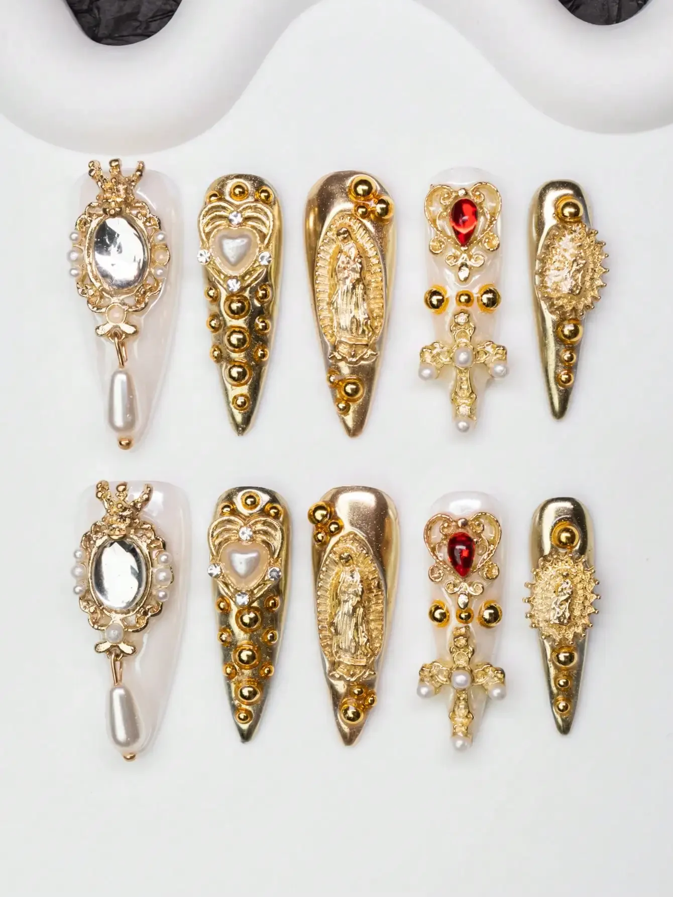

10pcs/Set Handmade Almond-Shaped Y2K Style Press-On Nails, White & Gold Metallic Accents, Hearts, Cross, Beads Design,