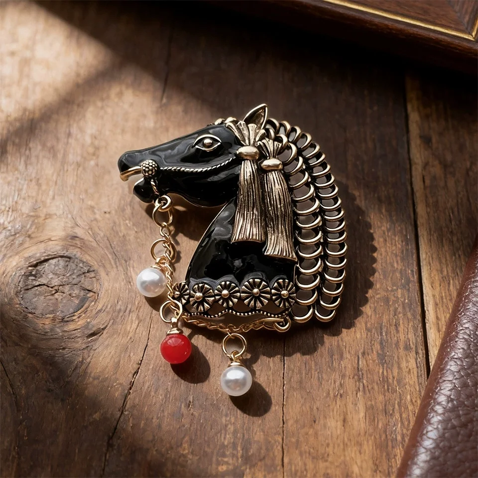 muylinda Rhinestone Horse Vintage Brooches for Women Unisex Tassels Animal Pins Banquet Party Backpack Gifts Jewelry Accessories