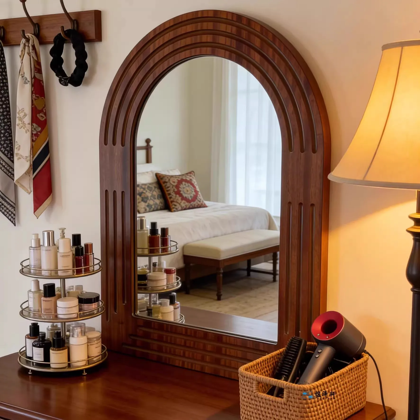 Retro furniture Living Room Fireplace Decoration High-Definition Vanity Mirror  Hotel Bathroom LED Lighted Mirror Customization