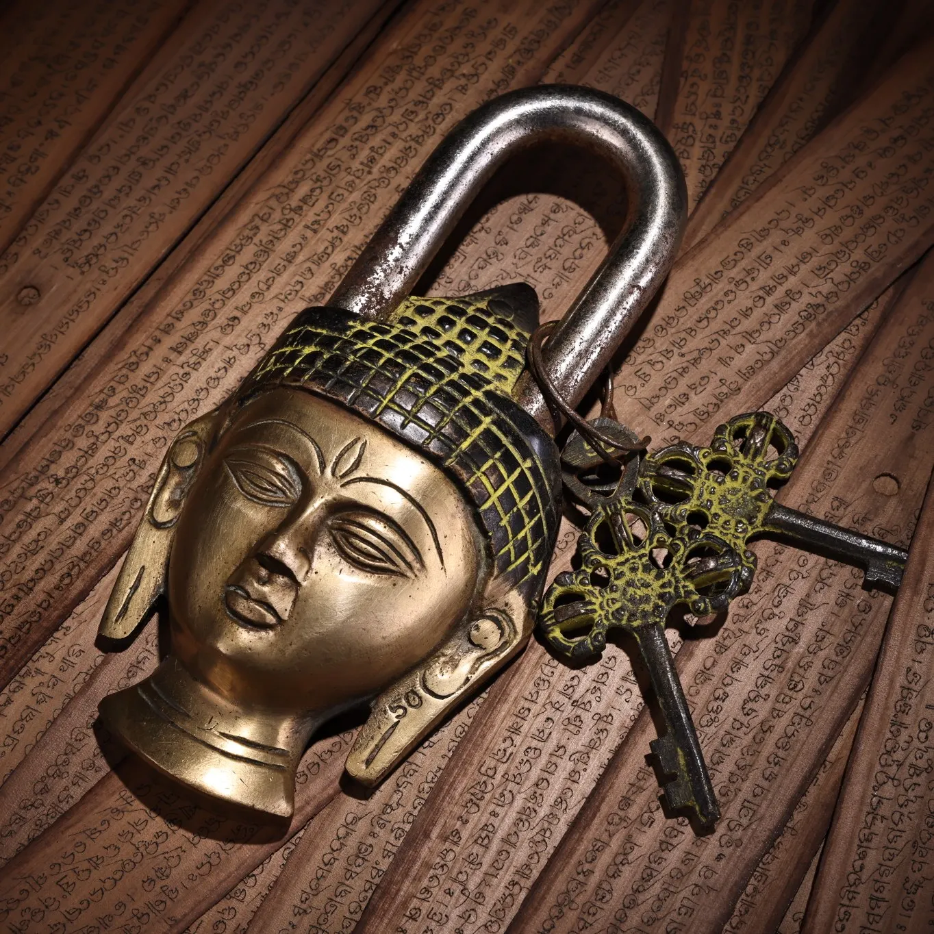 

6"Tibetan Temple Collection Old Bronze Gilded Shakyamuni Buddha Head Lock Door Lock Amulet Dharma Town house Exorcism