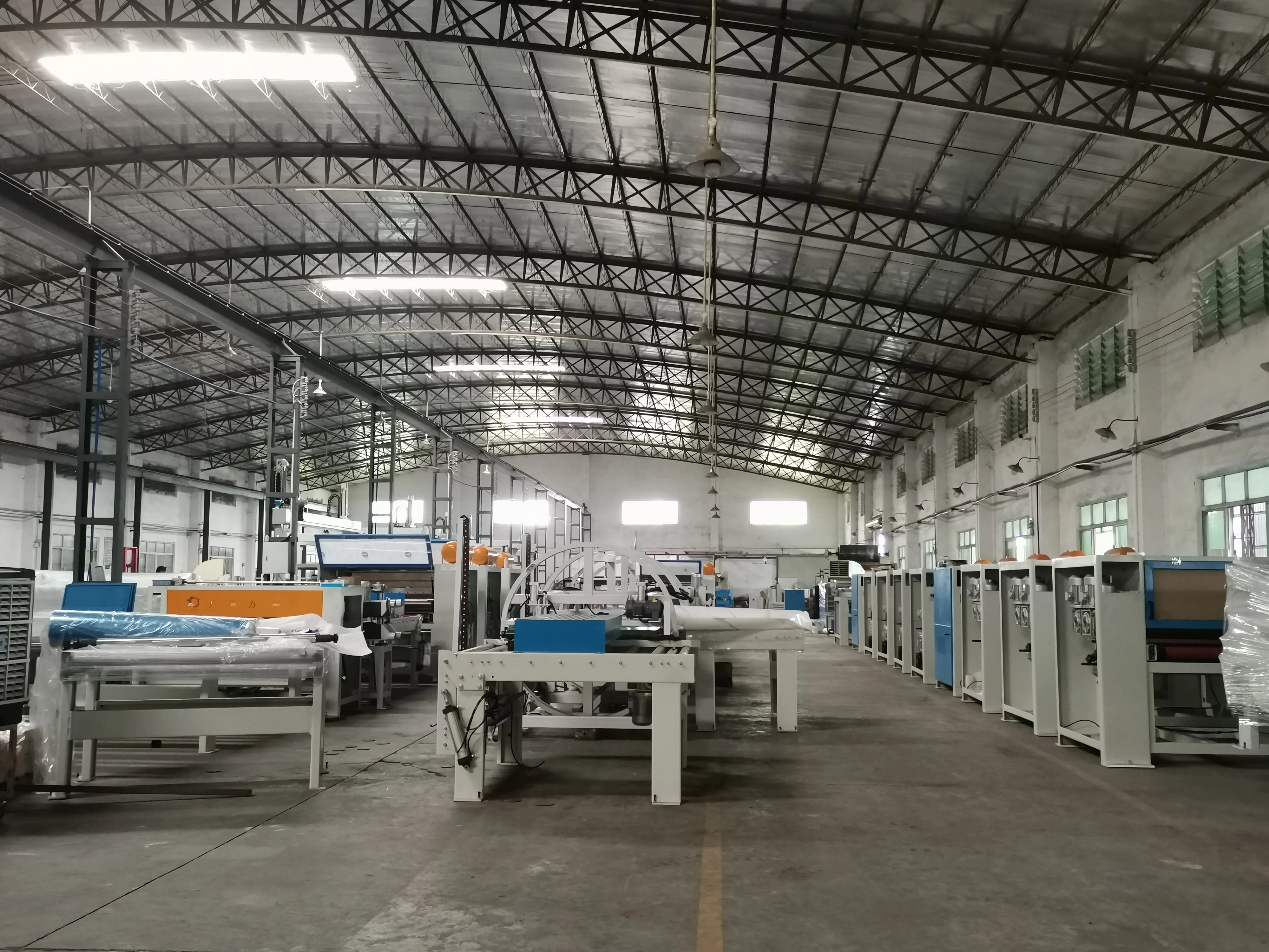 قوانغتشو المصنع مباشرة آلات النجارة آلة الإلتصاق الإلتصاق مفرشة الخشب الرقائقي MDF PVC رغوة مجلس آلة لصق