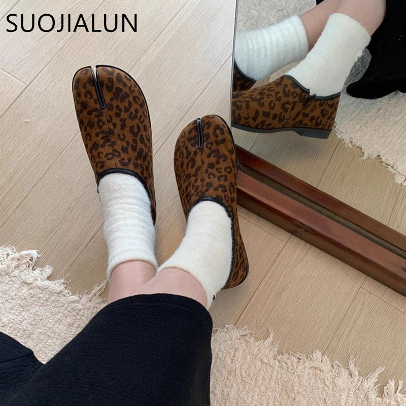 SUOJIALUN sepatu datar wanita, Kasut pantofel elegan mode ujung terpisah, Slip On, hak datar lembut 2024