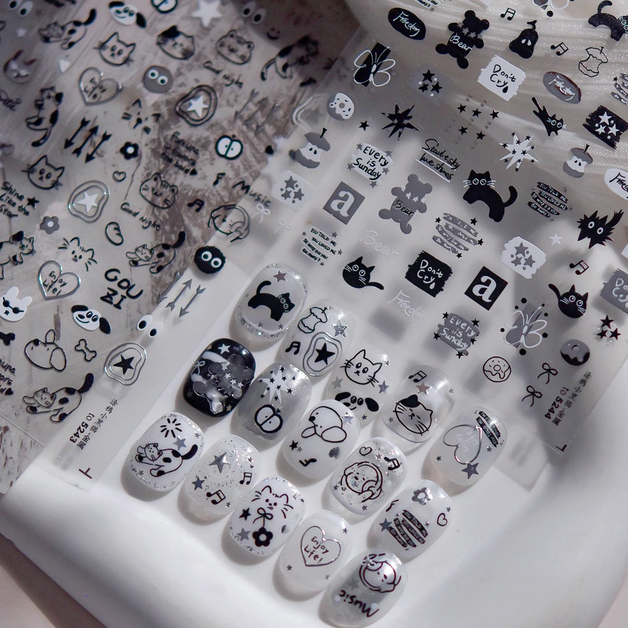 Argento Graffiti Lava Gatto nero Gattino Orso Bowknot Stelle Musica Linea di mele Cane Coniglio Lettera Occhi Osso Adesivi per nail art Decalcomanie