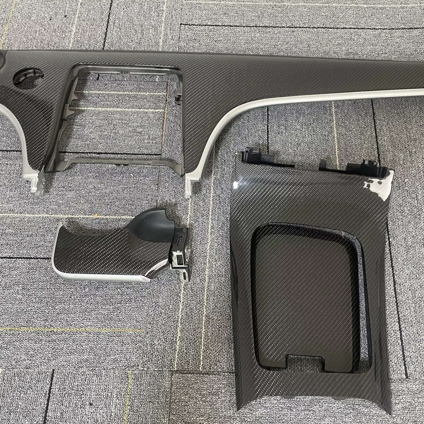 

Interior Center Control Panel Made of Real Carbon Fiber for GLC and C-Class C200 C260L (OLIVER)