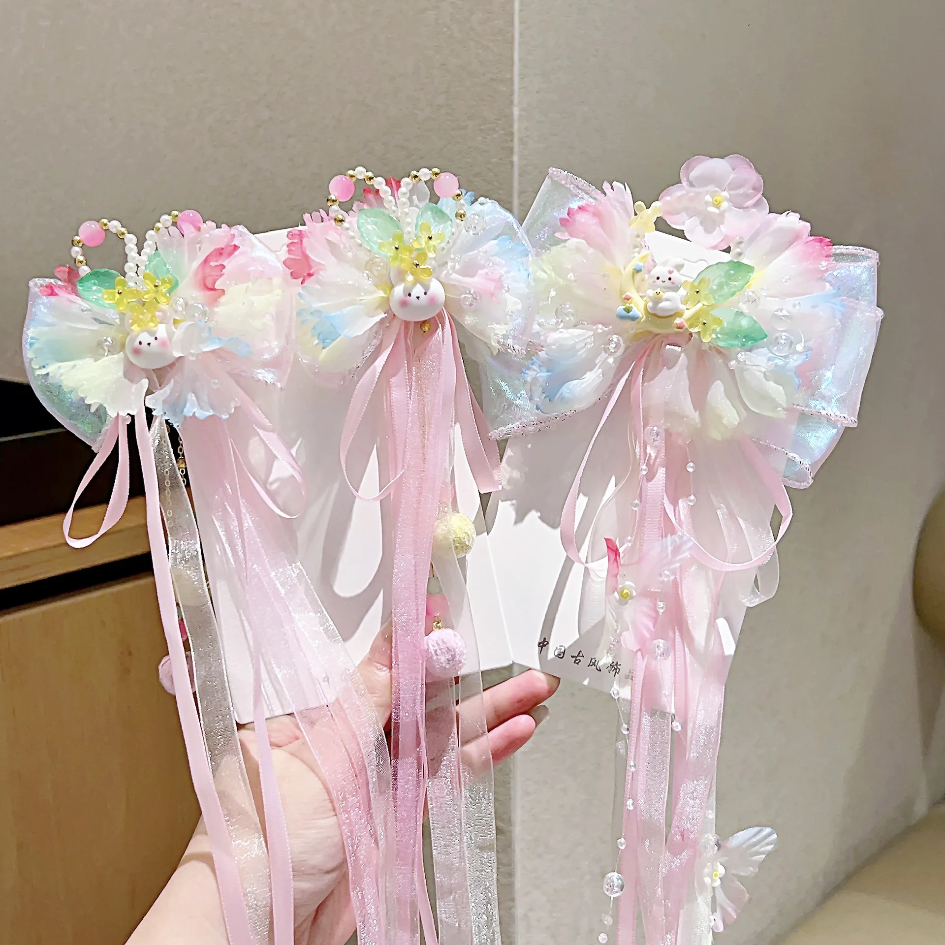 Dziecięce nakrycie głowy Hanfu, urocza spinka do włosów z króliczkiem, kwiatami i frędzlami, błyszcząca zawieszka, spinka księżniczki, akcesoria do włosów na święta.