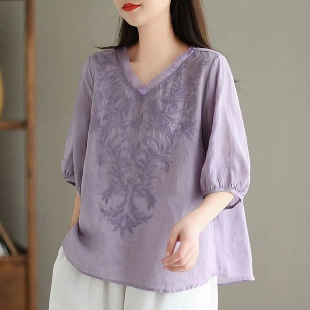 Women Loose Style Top Stylish Embroidered V-neck Tops for Women Loose Fit Commuting Style Pullovers for Spring Autumn