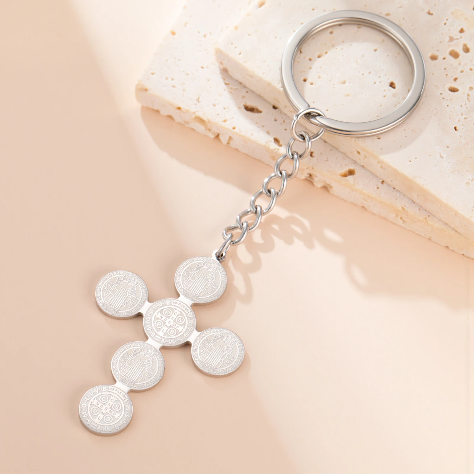 COOLTIME Doppelseitiger Heiliger Benedikt-Kreuz-Anhänger, Schlüsselanhänger, Glücks-Talisman, Edelstahl-Schmuck, 2026, neue Ausgabe – Detail 10