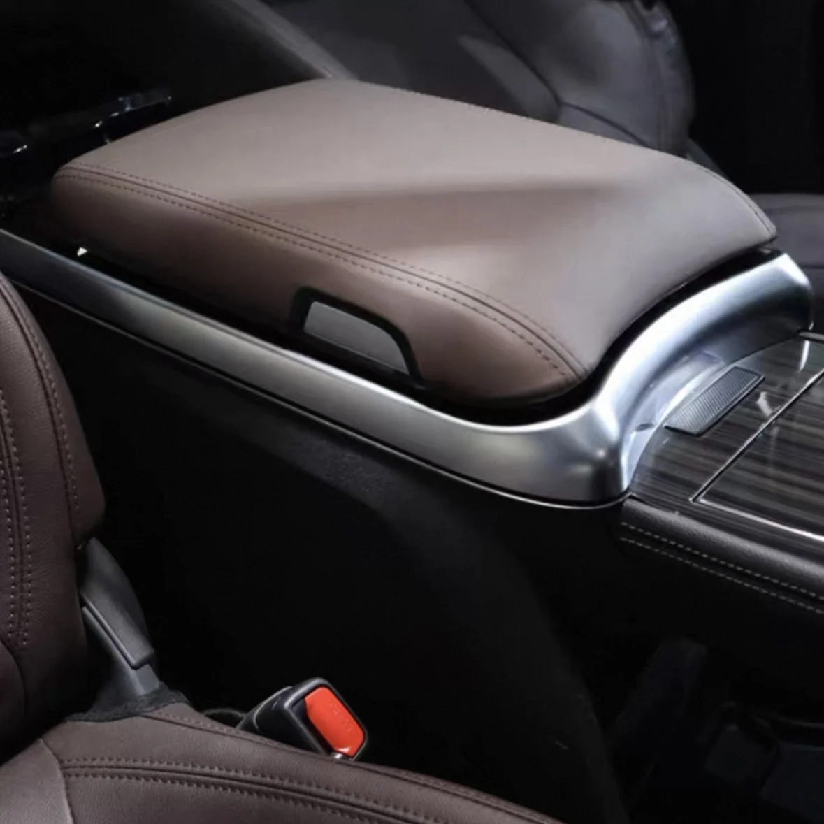 Multi-Functional Central Armrest Storage Box with Touch Panel for SIENNA Refrigerator Included