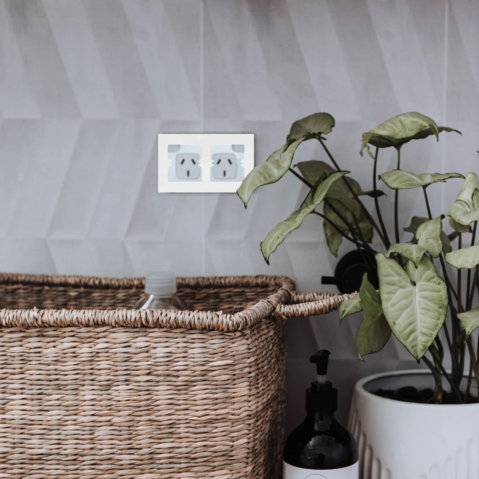 

2pcs Outlet Cover Plates Switch Concealment Decorative Faceplate Spacers Modern Wall Socket Surround Dustproof Plug Socket Blank