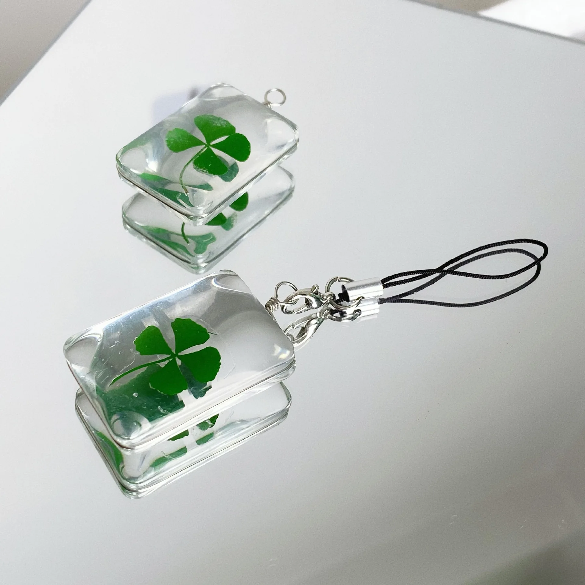 Green Lucky Four Leaf Clover Keychain Lucky Clover Phone Lanyard Glass Pendant Keyring Accessories Gifts