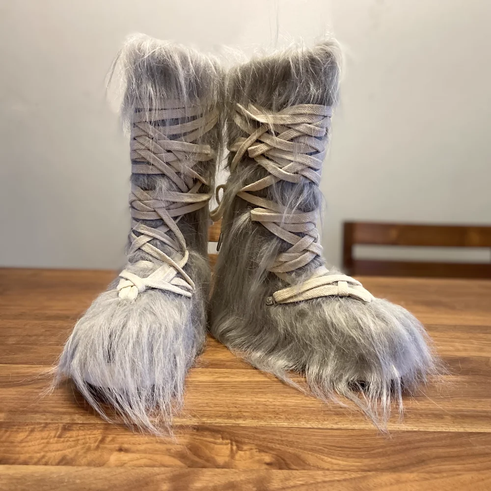 New Round-Toe Mid-Calf Snow Boots for Autumn Winter Grey Long-Fur Fashionable Crisscross Straps Platform Sole Boots