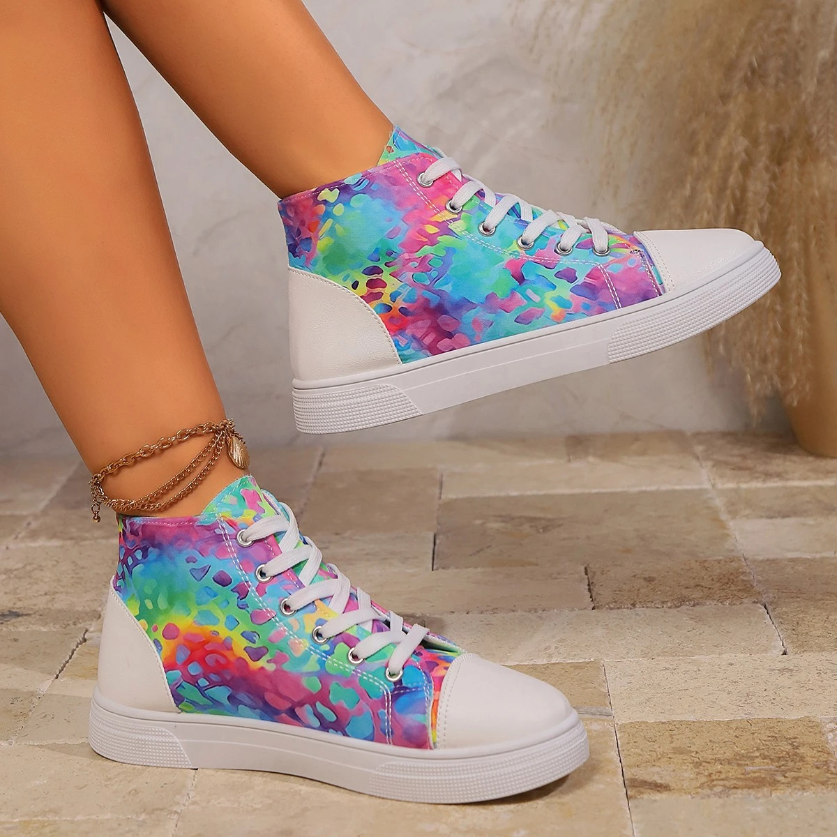 New Tide Anime Cartoon Rainbow White Cloth Fashion High Top Canvas Shoes Women Lekkie, oddychające trampki Hit