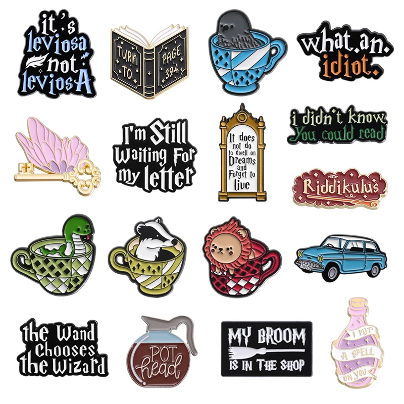 Libro mágico mariposa llave hechizo alfileres esmaltados mi escoba está en la tienda película mágica de fantasía broches de mago insignia de solapa regalos de joyería