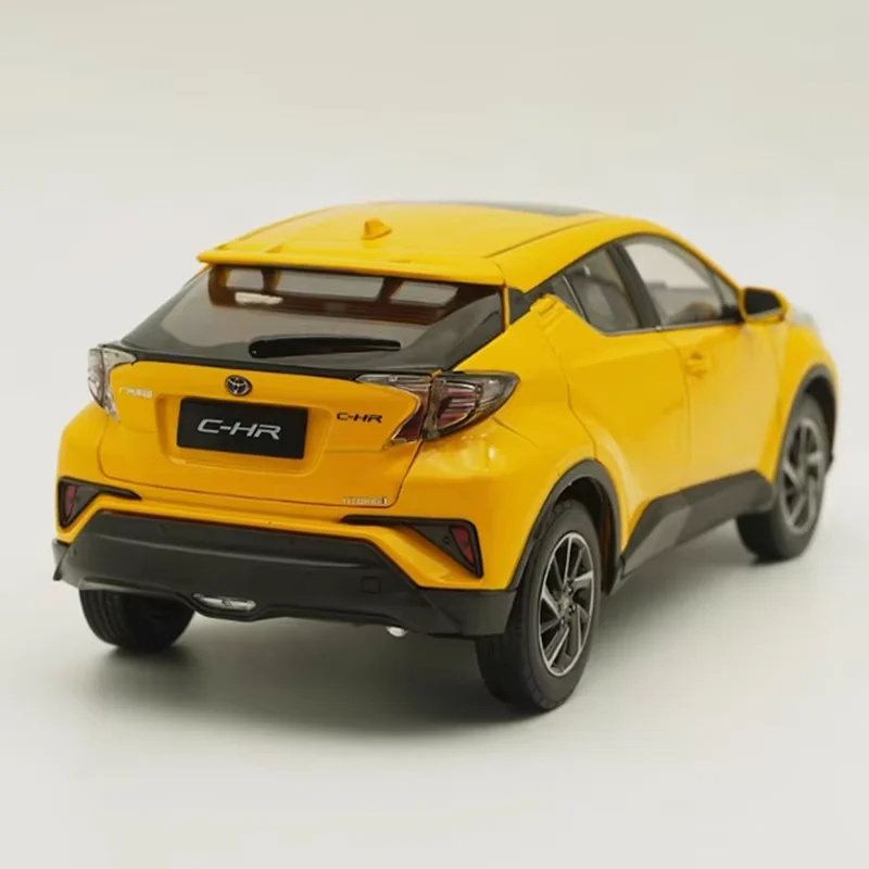 오리지널 다이캐스트 1:18 스케일 2021 C-HR 오프로드 차량 합금 자동차 모델(색상 상자 없음) 수집 및 전시 및 선물용