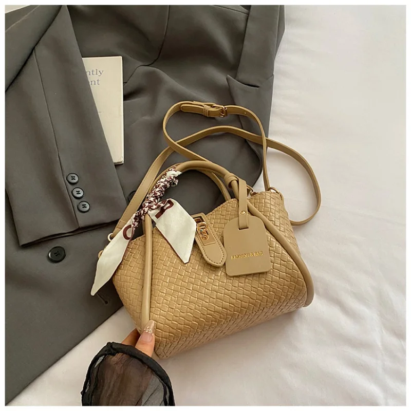 2025 Luxury Bucket Bag for Women Spacious Work Commute Shoulder Purse with Top Handle Versatile Crossbody Bag