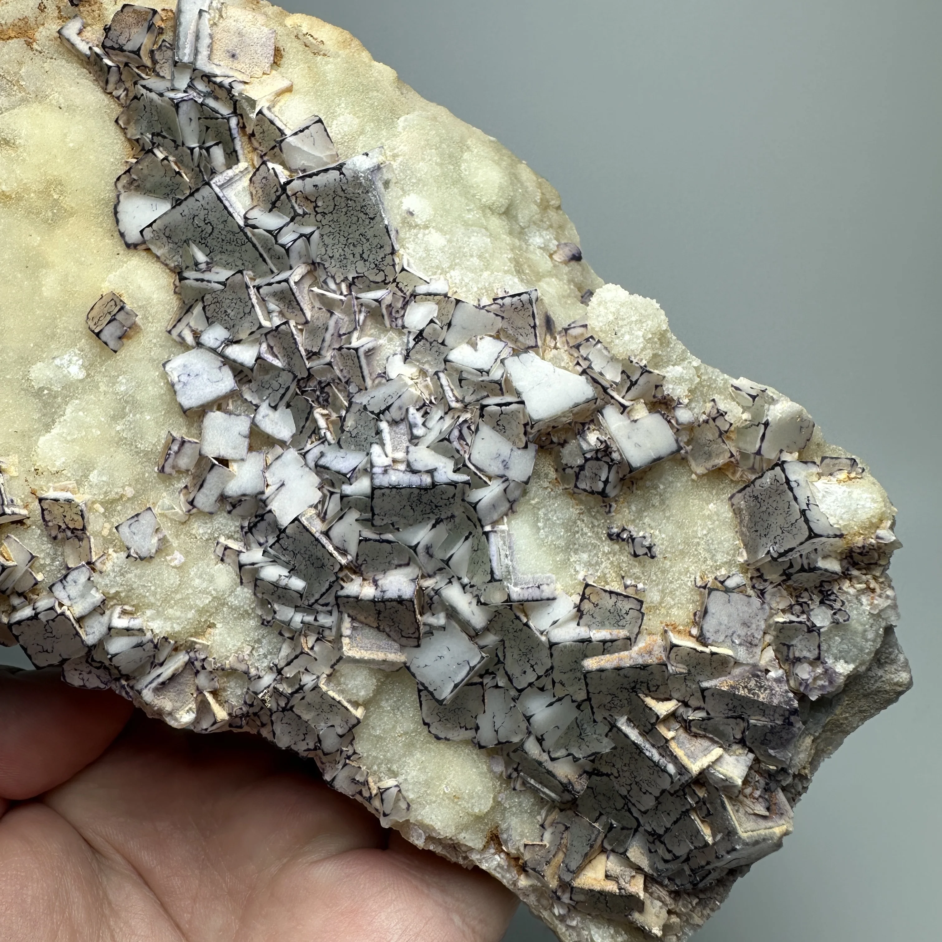 

Natural China Purple Edge Fluorite Mineral Original Teaching Specimen Reiki Healing Stone Home Decor