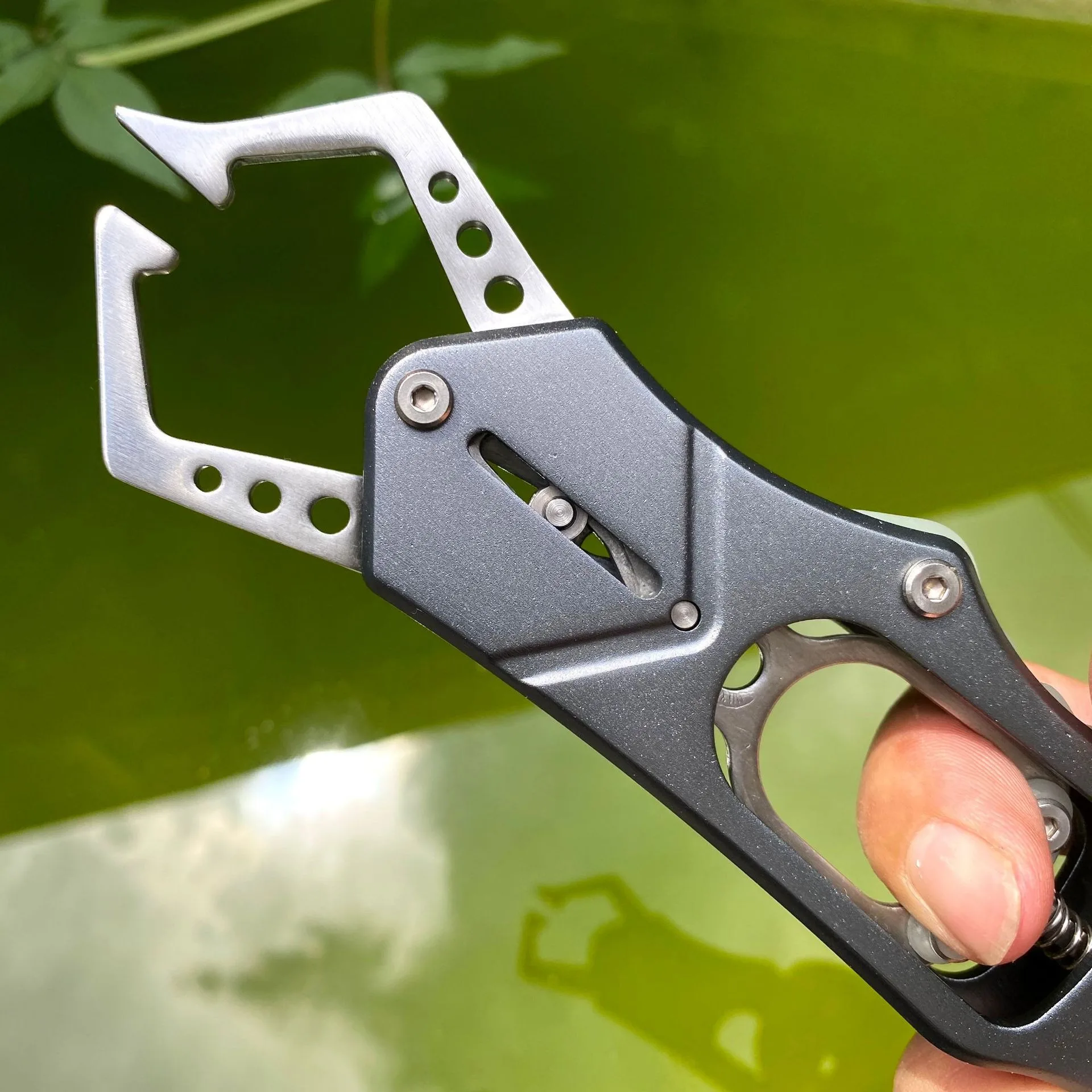Lip grip para pesca de aluminio y acero inoxidable 21 cm - imagen 2