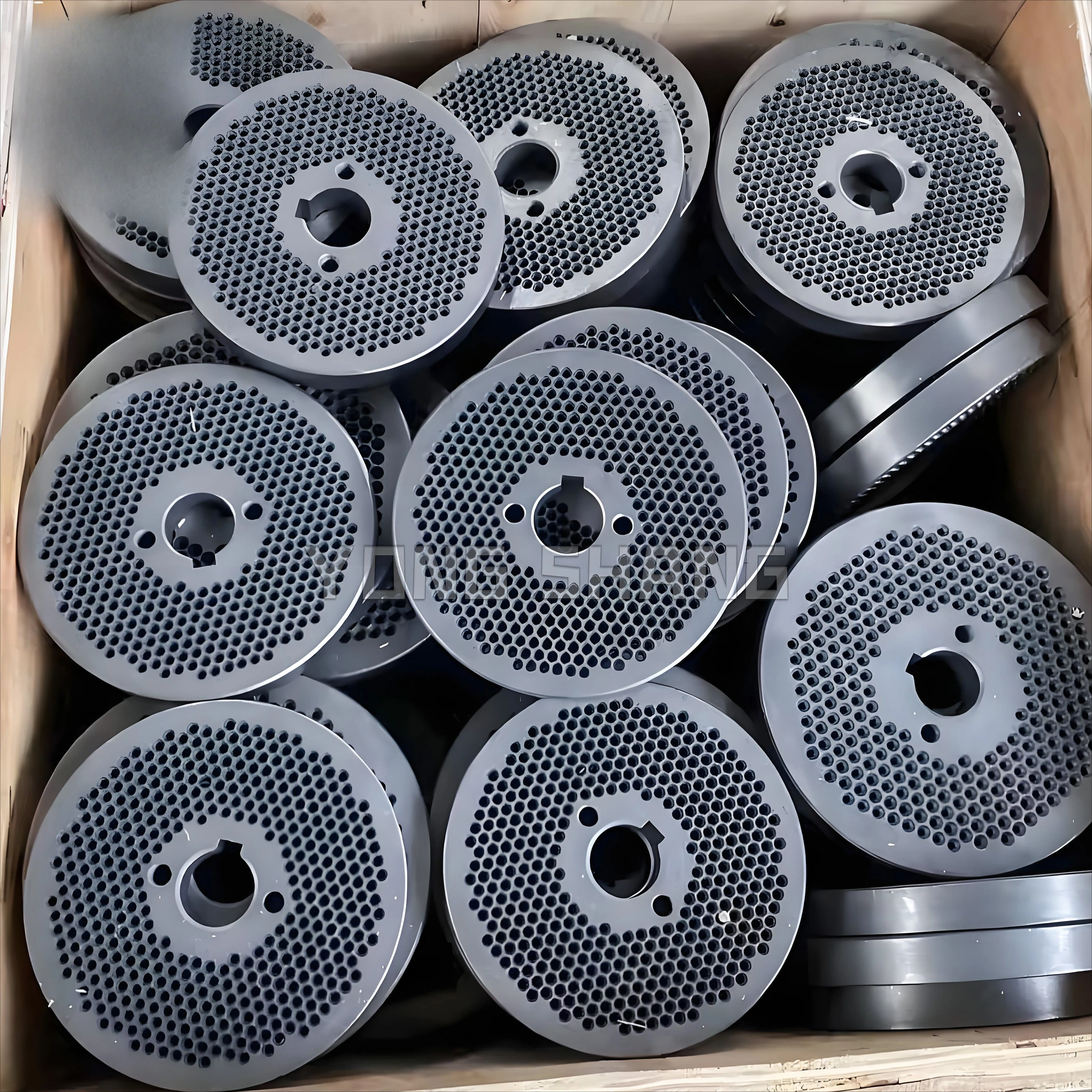 Rollers, shells, flat dies, annular substrates, spare parts of granulators