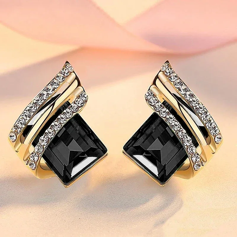 2024 Modern Black Stone Gold Color Stud Earrings for Women Chic Wedding Accessories New Fashion Female Jewelry Drop Shipping