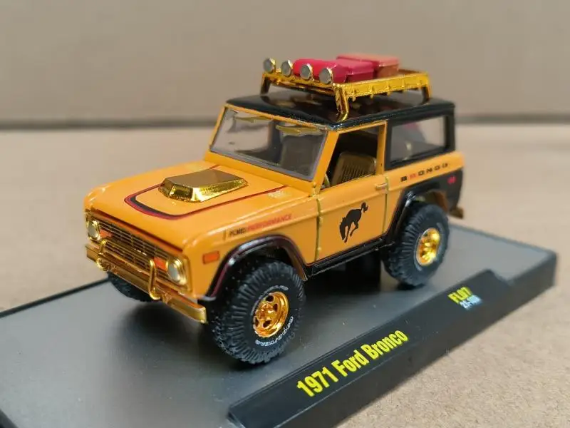 M2 MACHIANES 1:64 1971 ford bronco Collection of die cast alloy trolley model ornaments