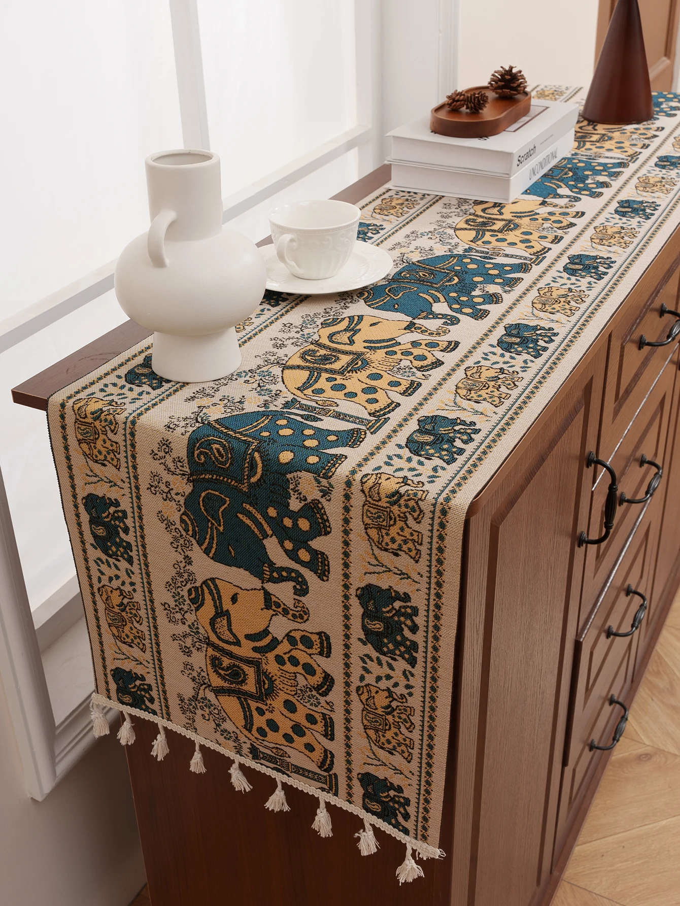 American Retro Chenille Elephant Table Runner Luxury Home Warm Tablecloth Anti-slip Tea Table Cloth Art for Dining Table