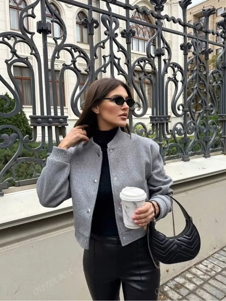 

Женская однотонная укороченная куртка-бомбер с длинными рукавами, на одной пуговице, свободного кроя, весна 2026, для повседневной носки и уличного стиля