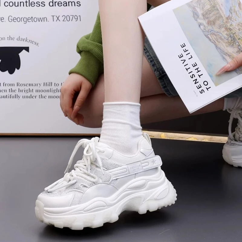 2025 حذاء أبي جديد مضاد للانزلاق باللون الوردي ونعل سميك متعدد الاستخدامات حذاء رياضي كاجوال للنساء