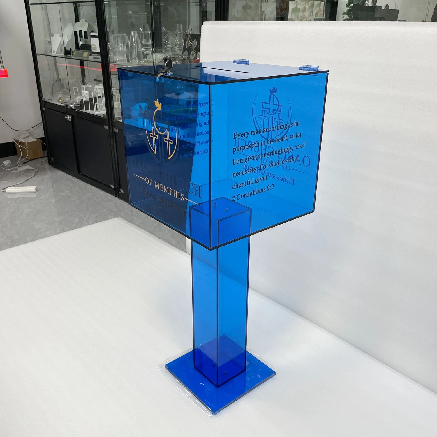 Professional custom acrylic mailing, voting and collecting boxes | Durable transparent display solutions