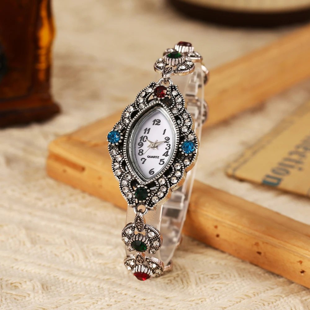 سوار ساعة نسائية جديدة، ساعة نسائية لون الماس حزام فولاذي مدمج على الموضة