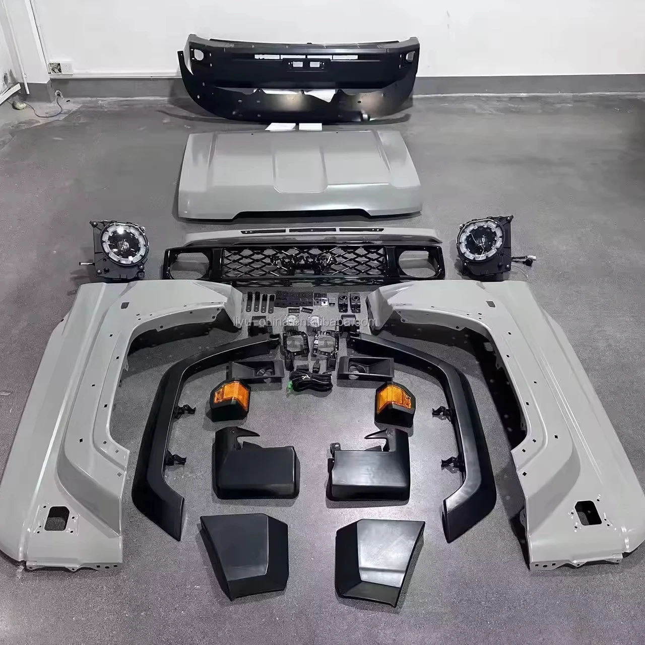 

For Old Toyota Land Cruiser 70 Series LC70 75 lc76 lc78 lc79 fj79 upgrade to new 2024 body kit