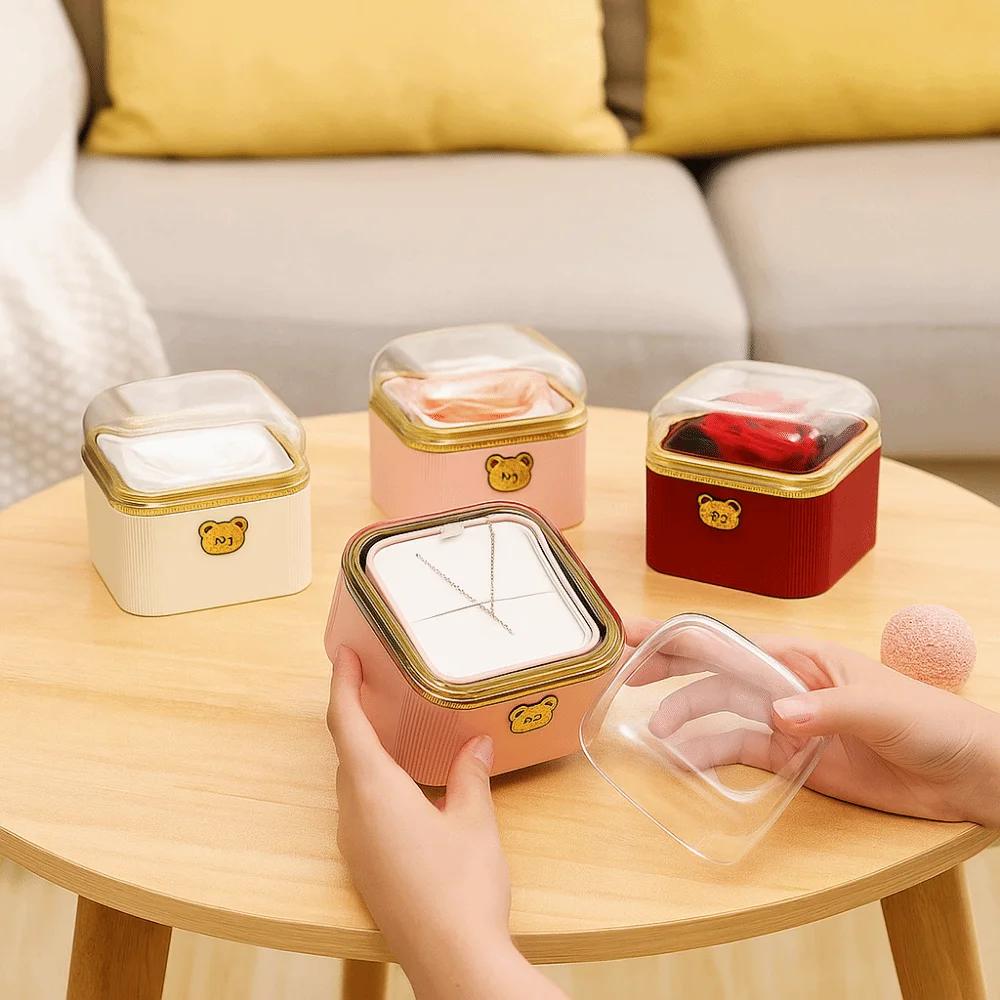 

Fashion Cute Flip Necklace Box Dustproof Automatic Rotating Rose Box Plastic Romantic Necklace Storage Case Mother's Day