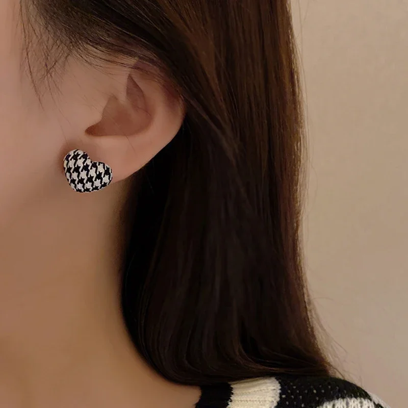 Luxury Houndstooth Woven Earrings Trendy 2023 Winter Vintage Cloth Geometric Ear Studs Fashion Jewelry Women New Year Gift