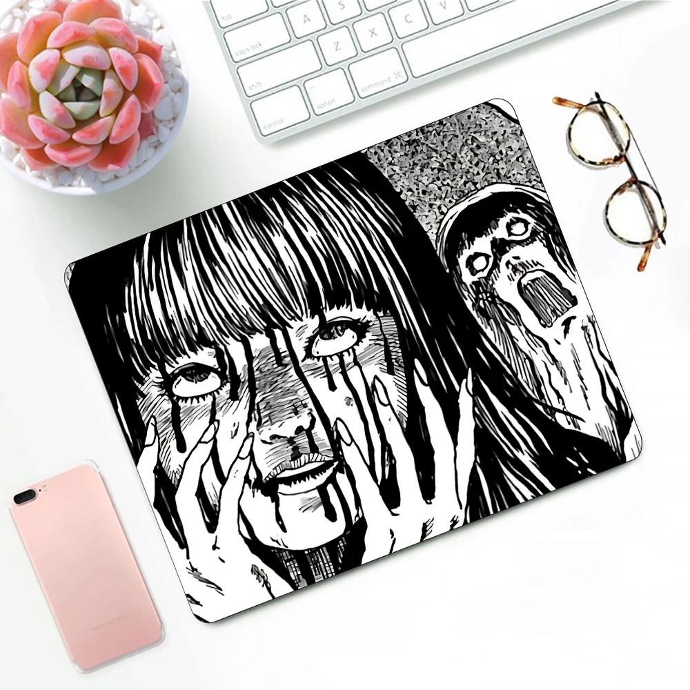 Alfombrilla de ratón para juegos Junji Ito Tomie Kawakami, alfombrilla de ratón pequeña XS para PC, decoración de escritorio, alfombrilla de ratón de oficina, alfombra de escritorio