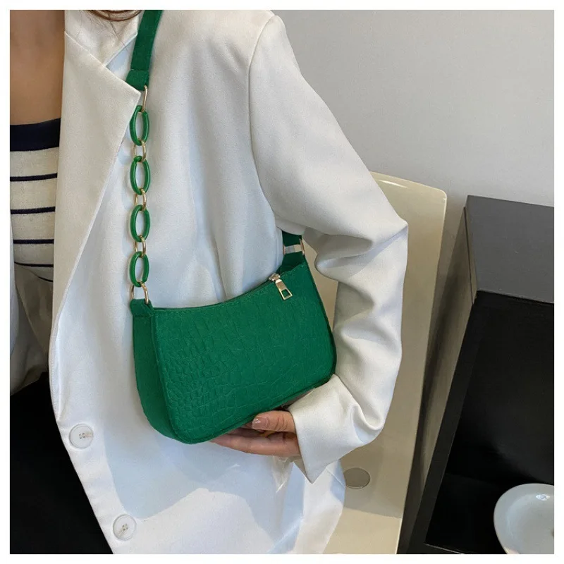 Trendy Lightweight Women Small Square Bag Crocodile Pattern Faux Fur Material Versatile Chain Strap Single Shoulder Bag