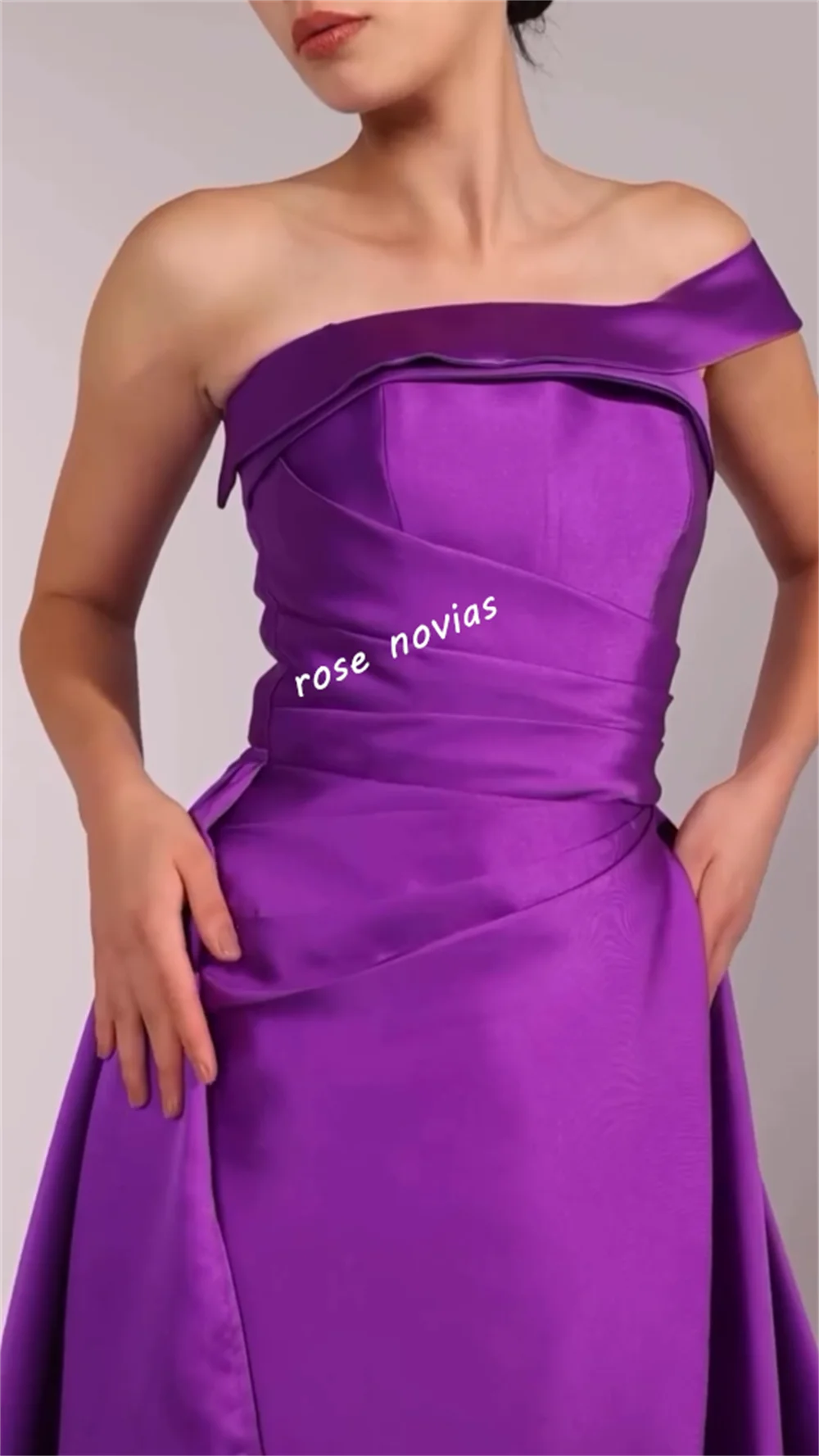 Maßgeschneiderte Charmeuse-Falten-One-Shoulder-A-Linie-lange Kleider, maßgeschneiderter Anlass, hohe Qualität, elegant für Damen, Abendpartykleid