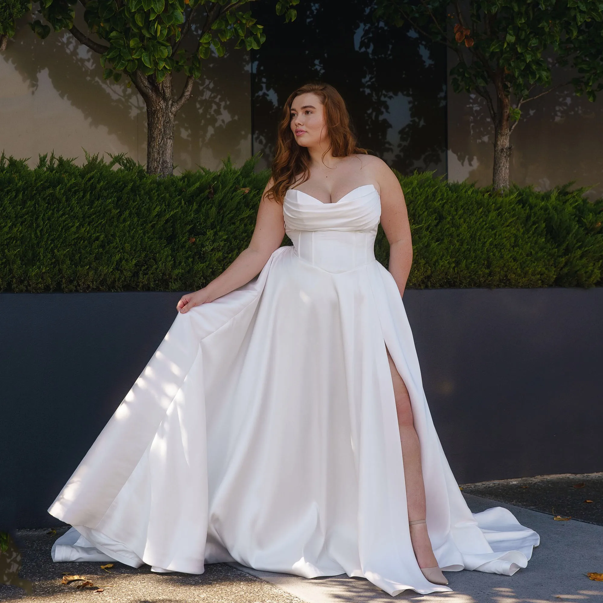 Plus Size Strapless Satin Wedding Dress 2026 Bridal A-Line High Slit for Beach Elopement Wedding Robe De Mariée Customized