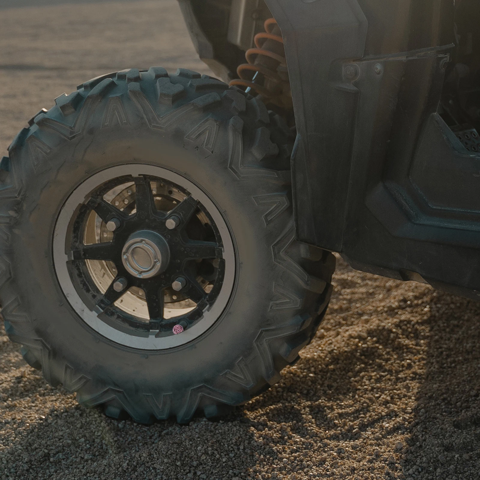 

ULTECHNOVO 4pcs Crystal Car Tire Valve Caps Shining Auto Accessories Random Color