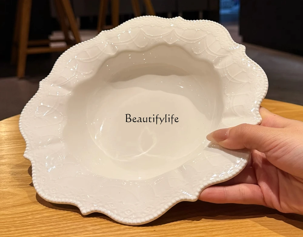 لوحة قبعة من القش من الدانتيل الفاخر الخفيف من French Dream Waltz Royal Relief
