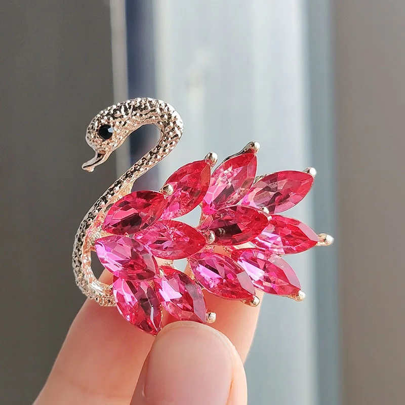 New Trendy Colorful Crystal Animal Swan Brooches For Women Cute Corsage Temperament Metal Lapel Pin Clothing Accessories