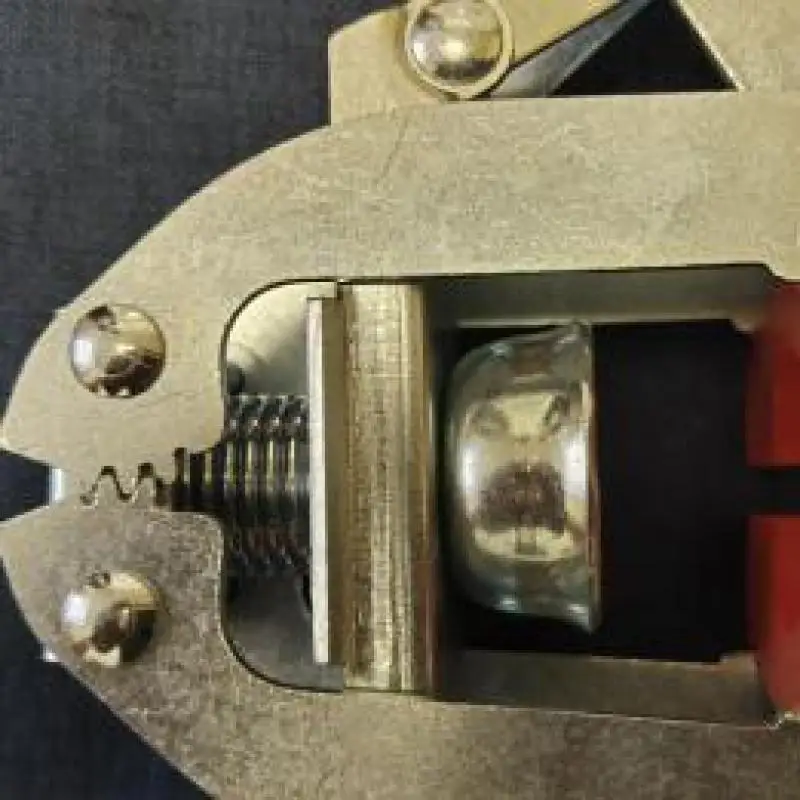 Tappatrice per tappi di birra coperchio manuale sigillante per armadietto strumento di sigillatura salsa di sesamo dispositivo di bloccaggio per bottiglie di vetro Soda tappatore a mano