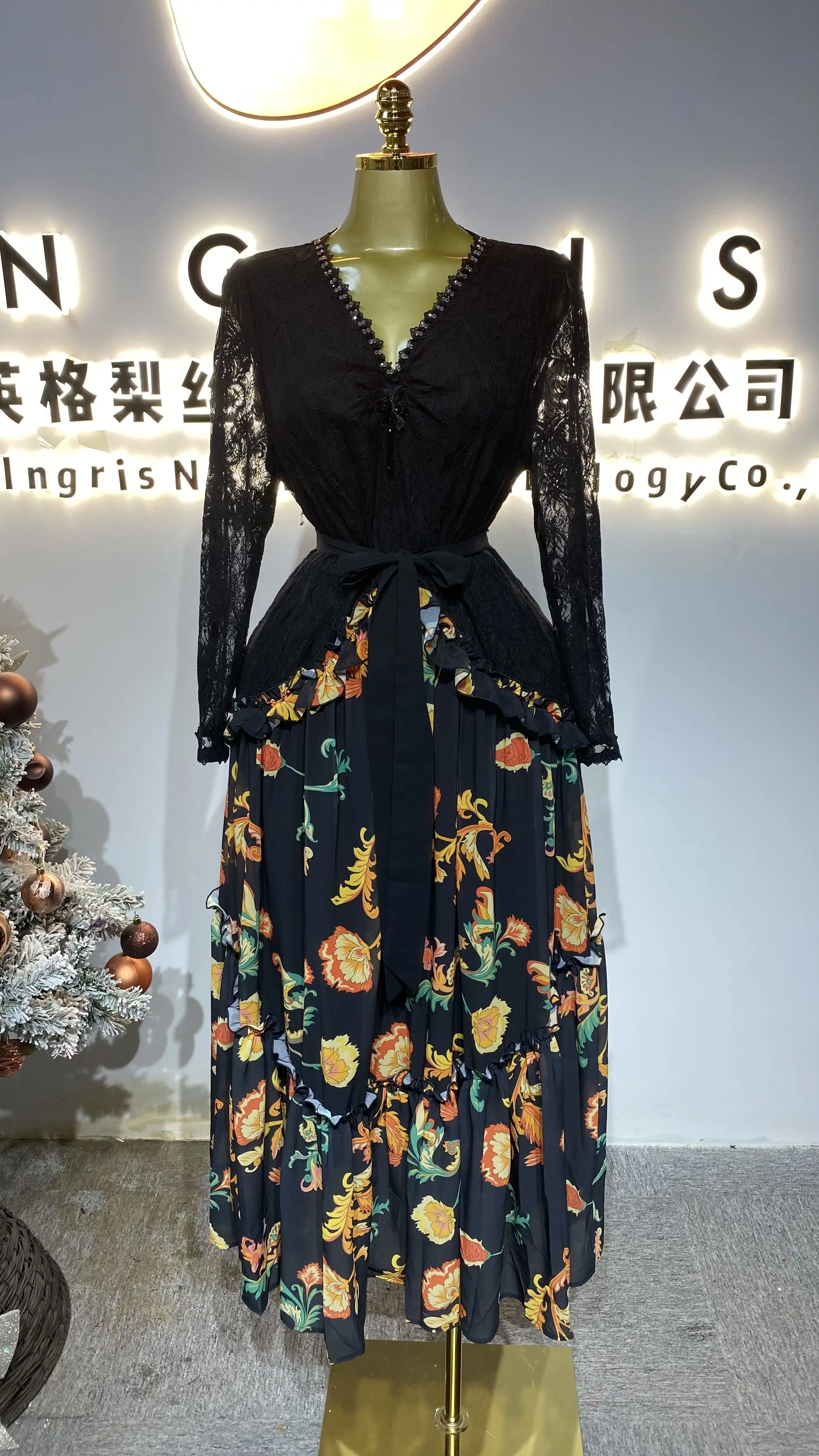 

Women's Retro Velvet Dress, 2025, Long Sleeve, Waist-cinching, Printed Elegant Long Dress-GZXX334