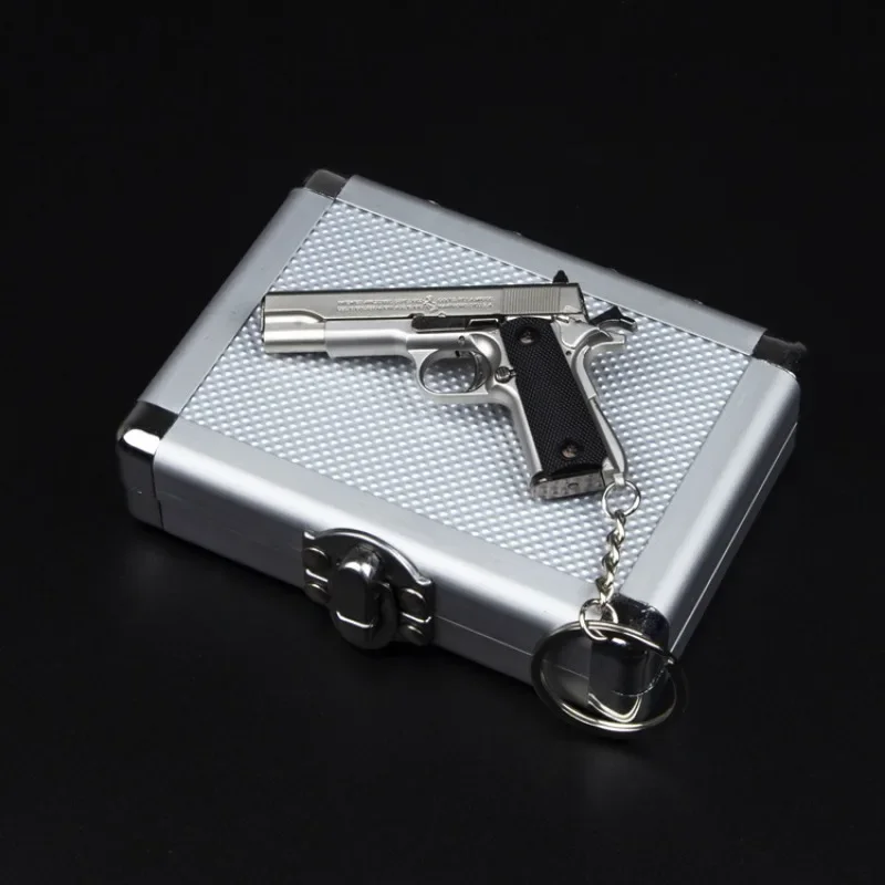 1:3 Metalowy Złoty M1911 Colt Model Pistoletu Zabawki Mini Brelok Wygląd Realistyczny Kolekcja Pubg Rekwizyt Urodzinowy Wiszący Prezent Świąteczny z Etui