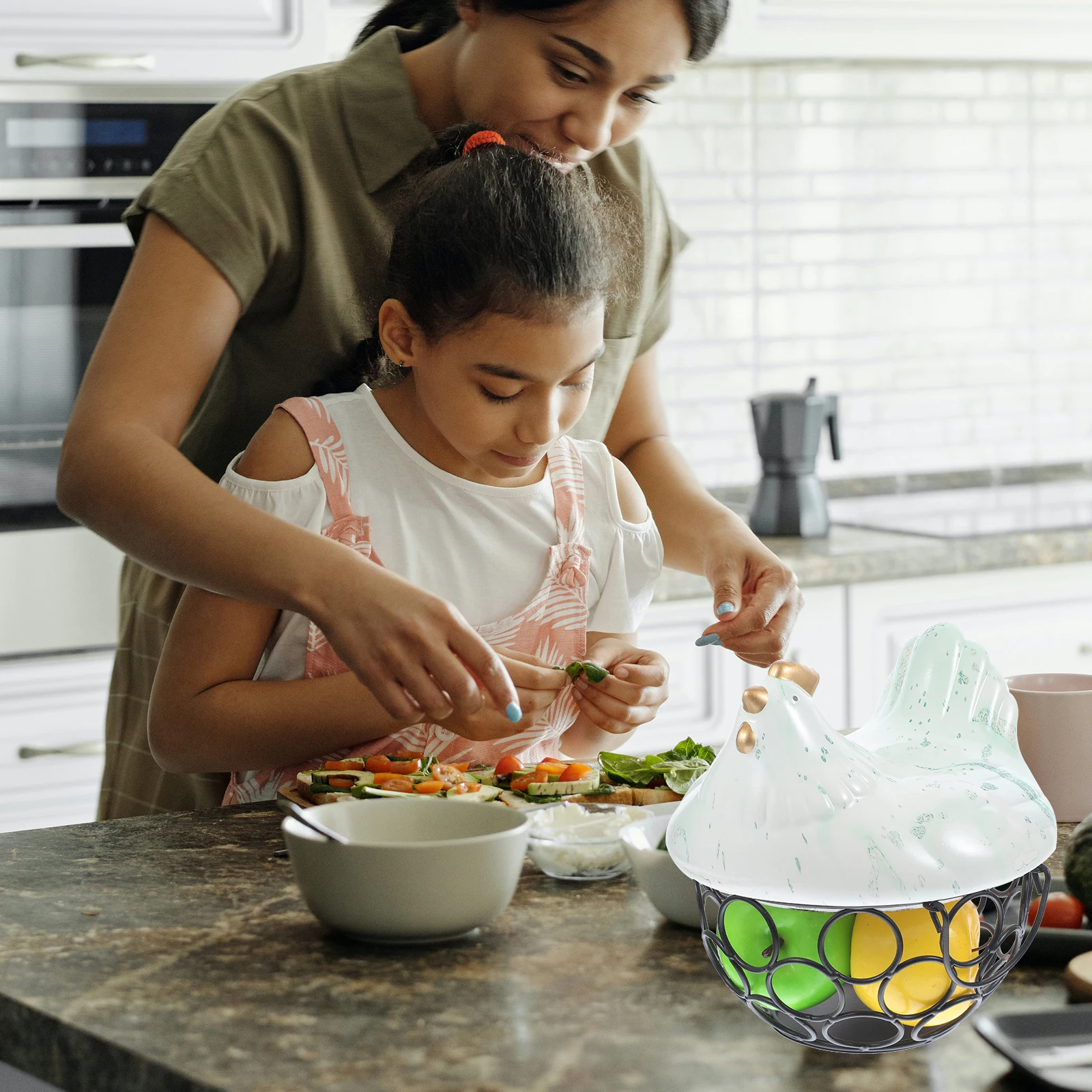 

Premium Metal and Ceramic Egg Storage Basket Chicken Shaped Desktop Organizer for Fresh Eggs Fruits Vegetables Home Hotel