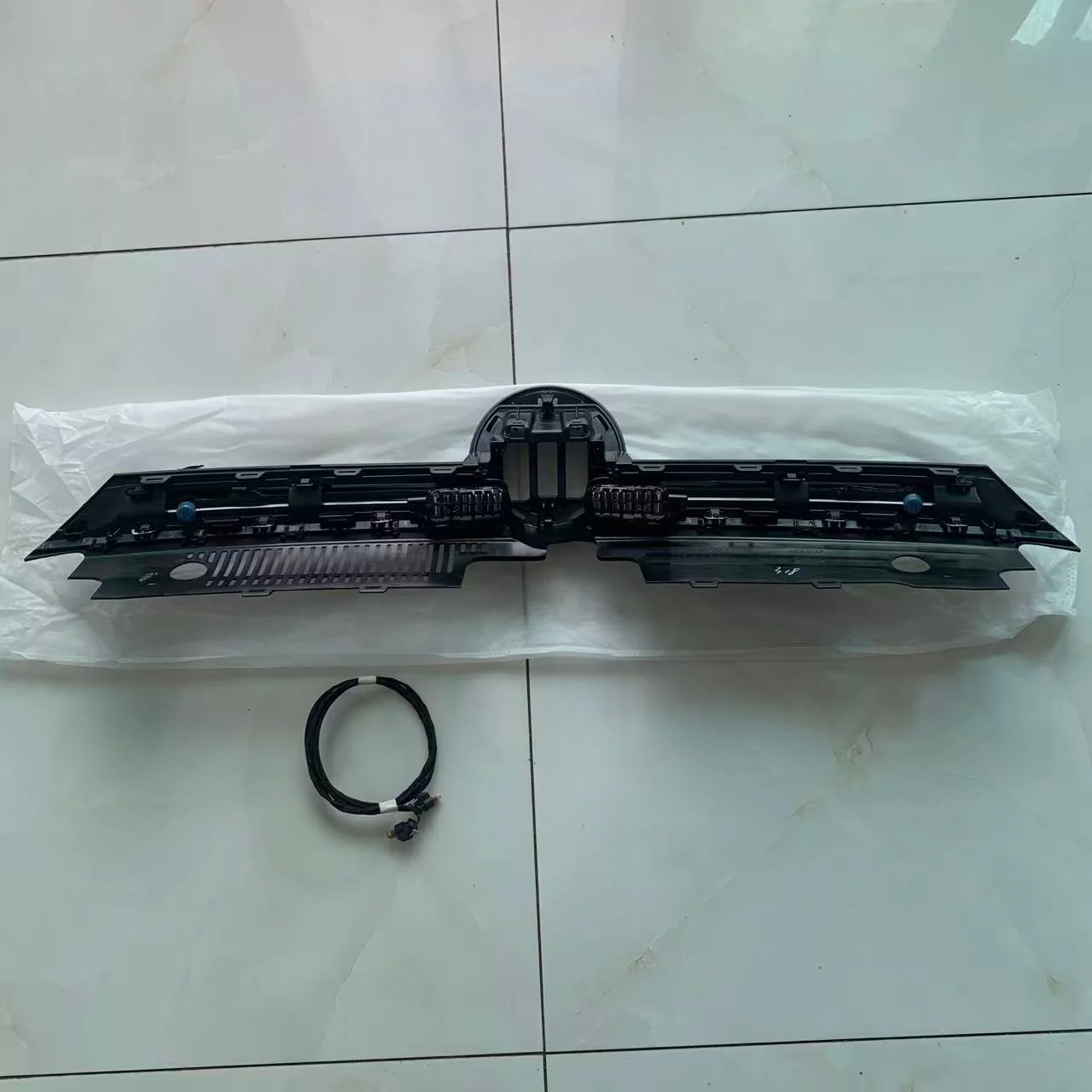 For VW golf 8 upgrade with daytime running lights front grille Rline grille 5HG853653