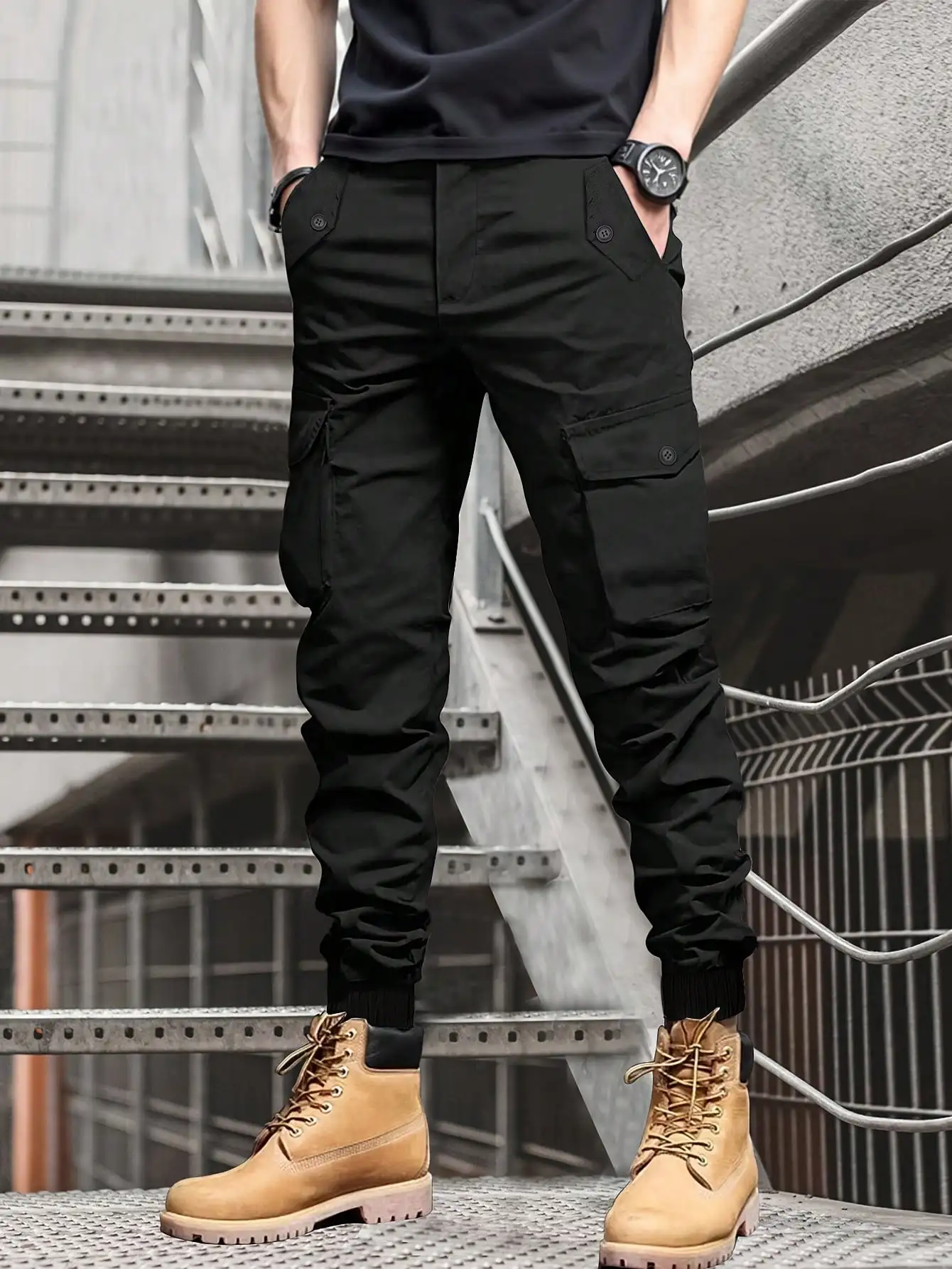 

Мужские черные брюки-карго с зауженным кроем, на шнурке на талии и с функциональными карманами