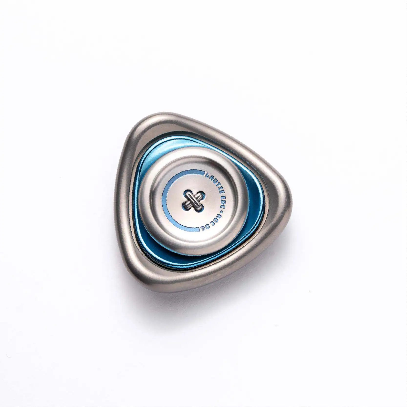 

1pc. Это относится к ROC OG, гордому старому кузнечику, который выступает в театре. Верхушка пальца представляет собой металлическую игрушку для снятия стресса. EDC plays