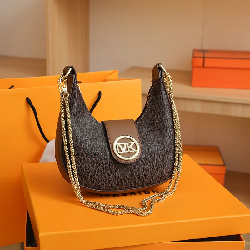 

2025 New High-End Women's Small Bag - Fashion Letter Designer Style, Good Quality Versatile Armpit/Messenger Popular Women's Bag