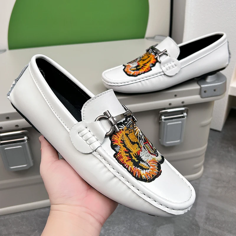 New Cool Mens Big Size 38-46 Moccasin Shoes White Youth Fashion England Gentleman Casual Loafers Breathable Leisure Loafers