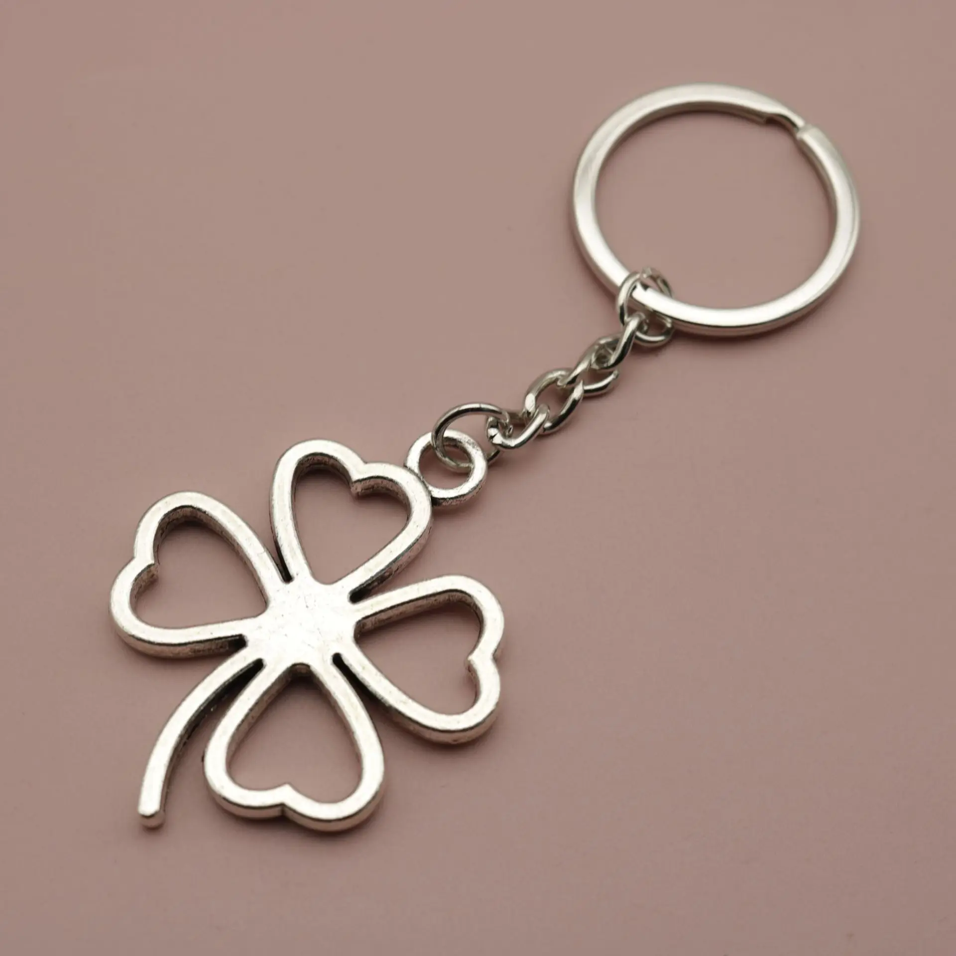 Creative key chain alloy four-leaf clover retro key chain TQ201